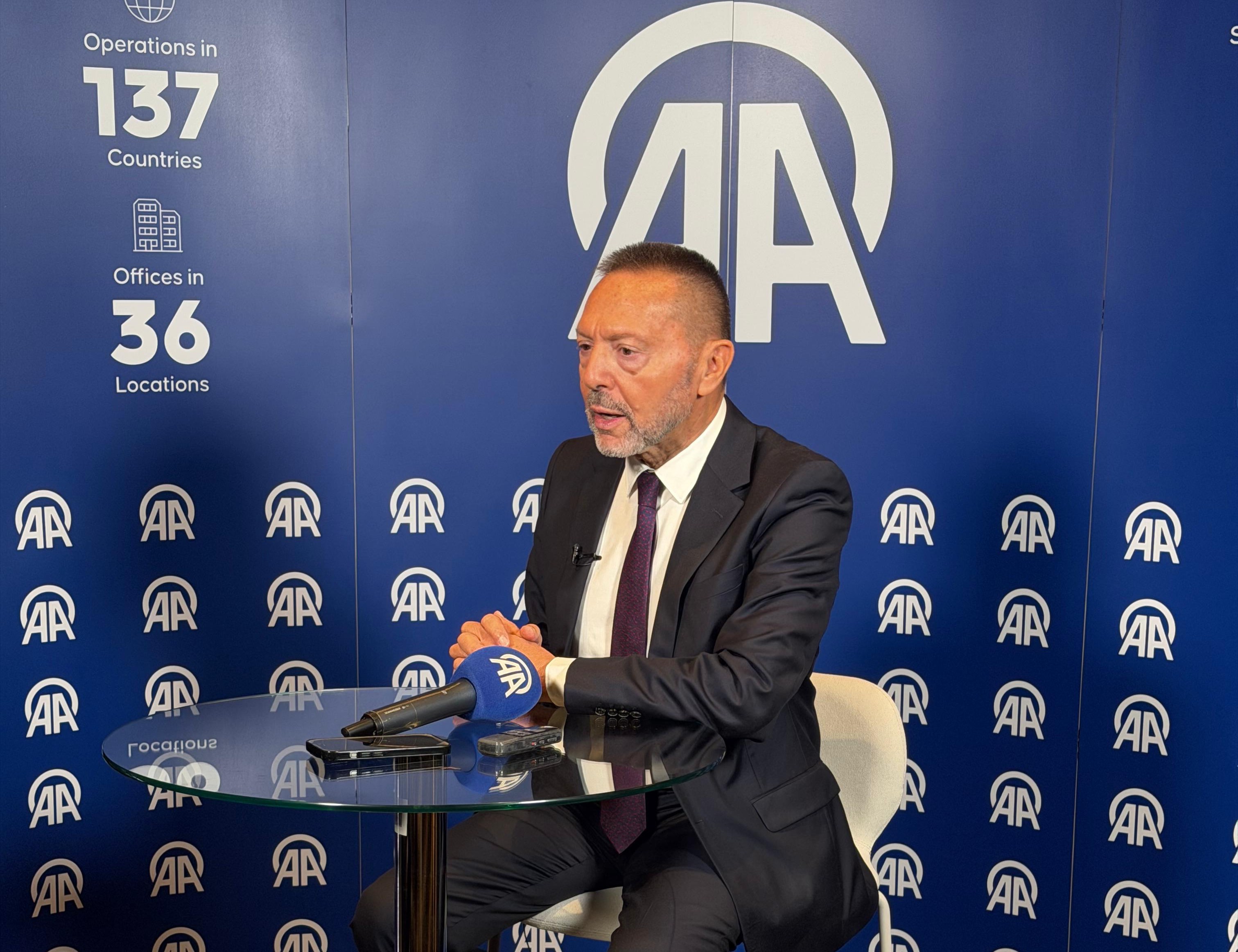 Συνέντευξη του Διοικητή της Τράπεζας της Ελλάδος Γιάννη Στουρνάρα στο τουρκικό πρακτορείο ειδήσεων Anadolu και στους δημοσιογράφους Gökhan Yıldız και Yunus Türk 