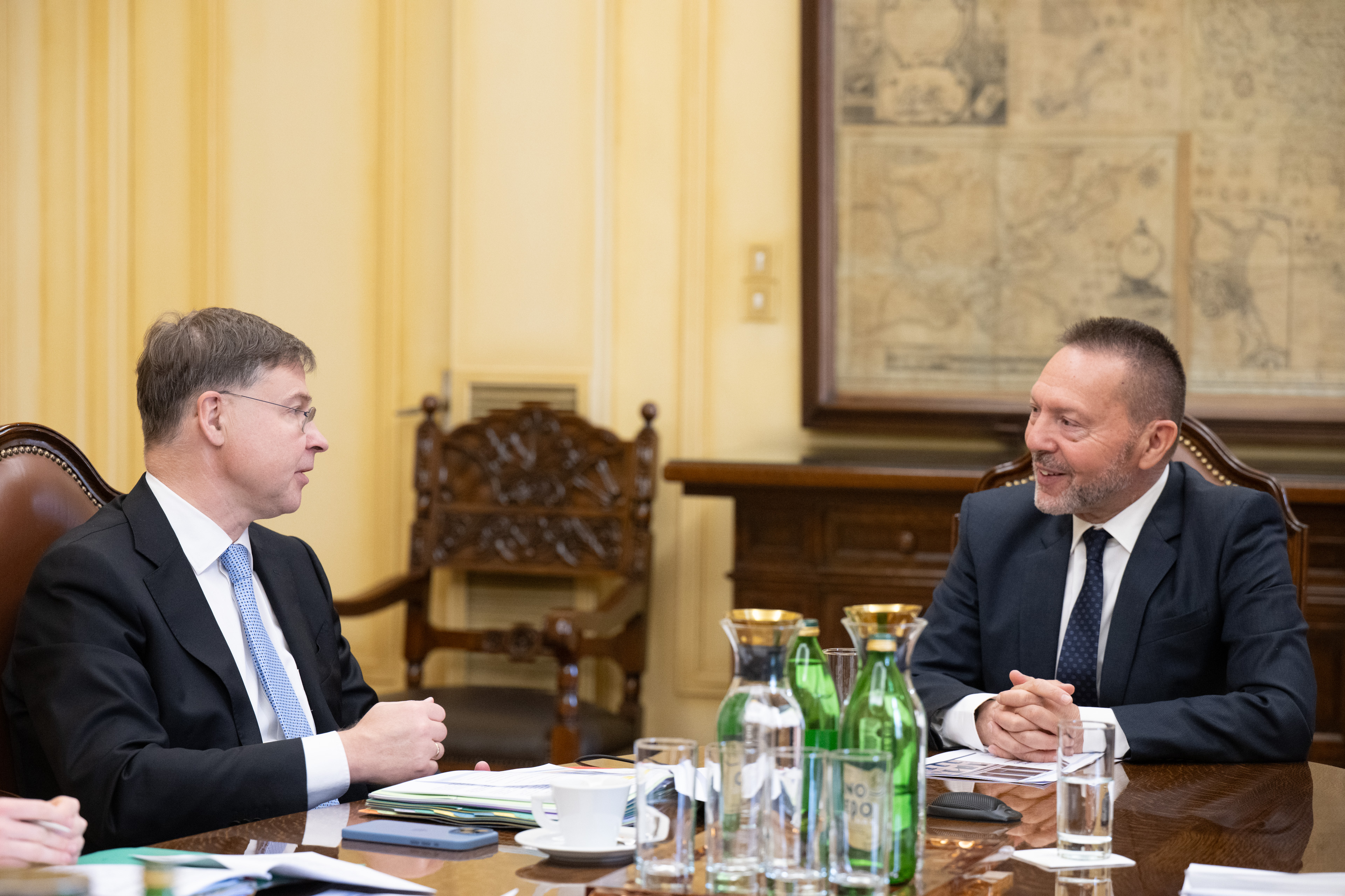  Bank of Greece Governor Yannis Stournaras meets with Commissioner Valdis Dombrovskis
